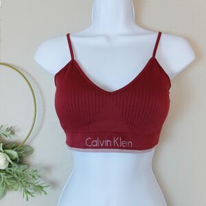 Calvin Klein Horizon Seamless Padded Bralette in Cranberry Size M